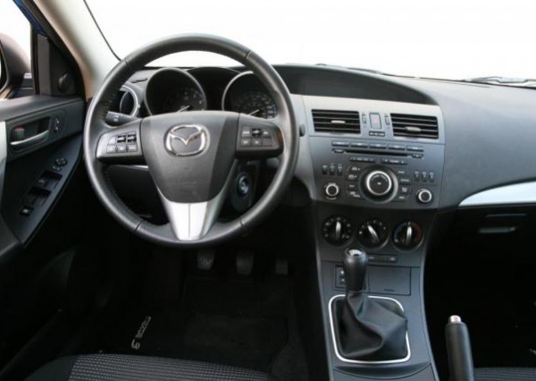 Mazda 3 kölcsönzés